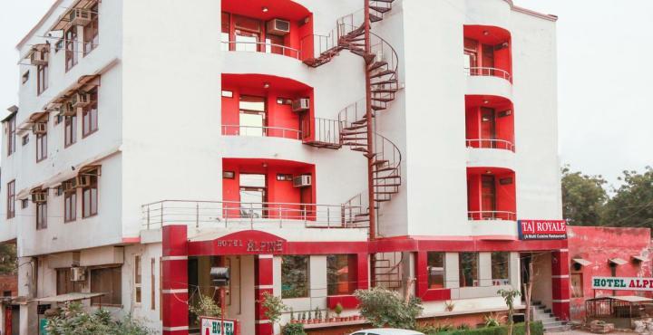 Fabexpress Alpine Hotel Agra  Kültér fotó