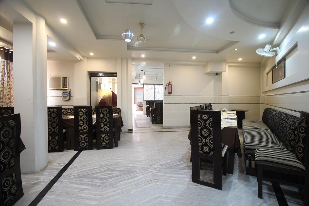 Fabexpress Alpine Hotel Agra  Kültér fotó