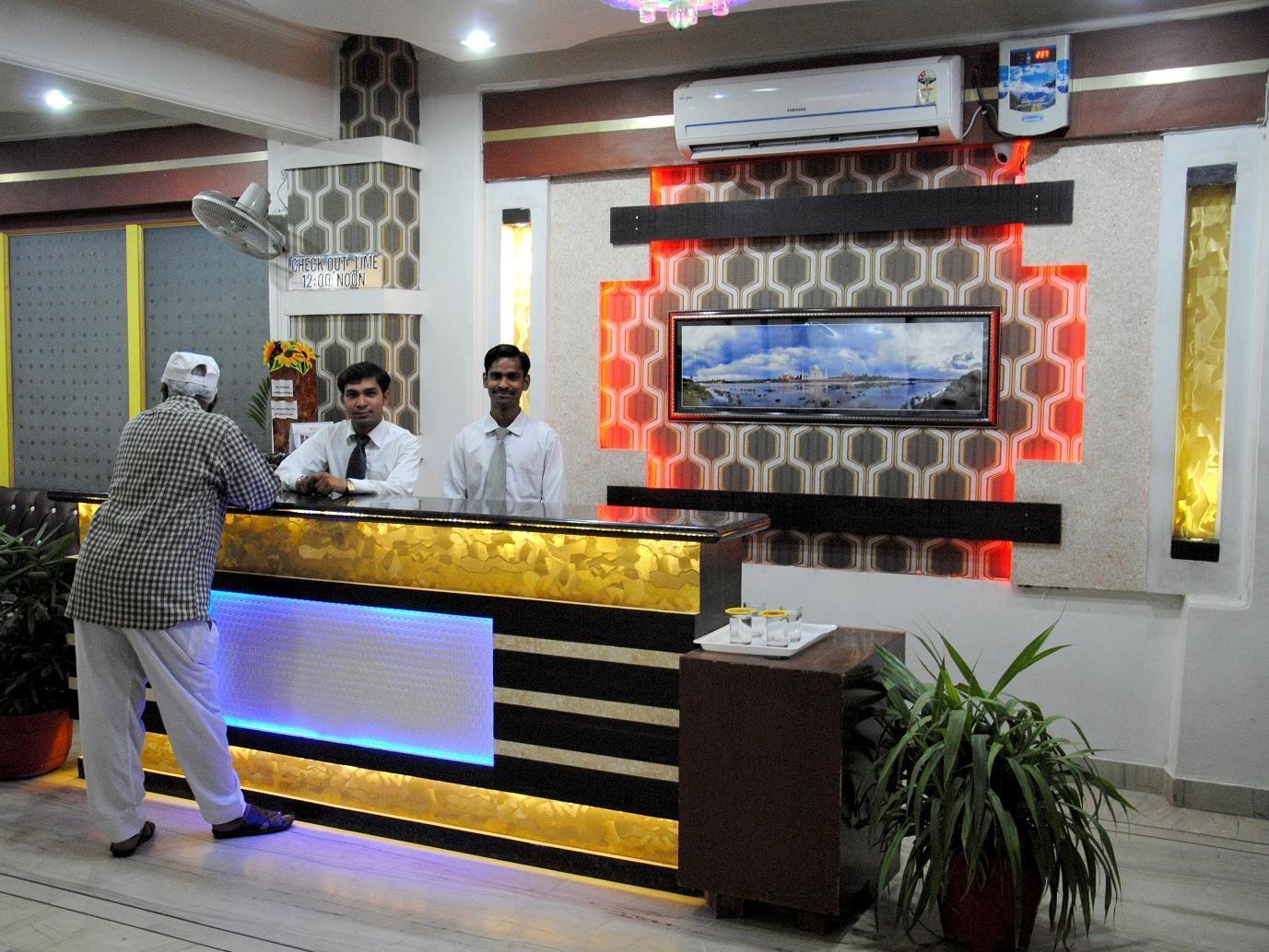 Fabexpress Alpine Hotel Agra  Kültér fotó