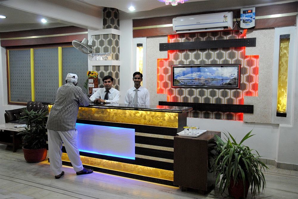 Fabexpress Alpine Hotel Agra  Kültér fotó