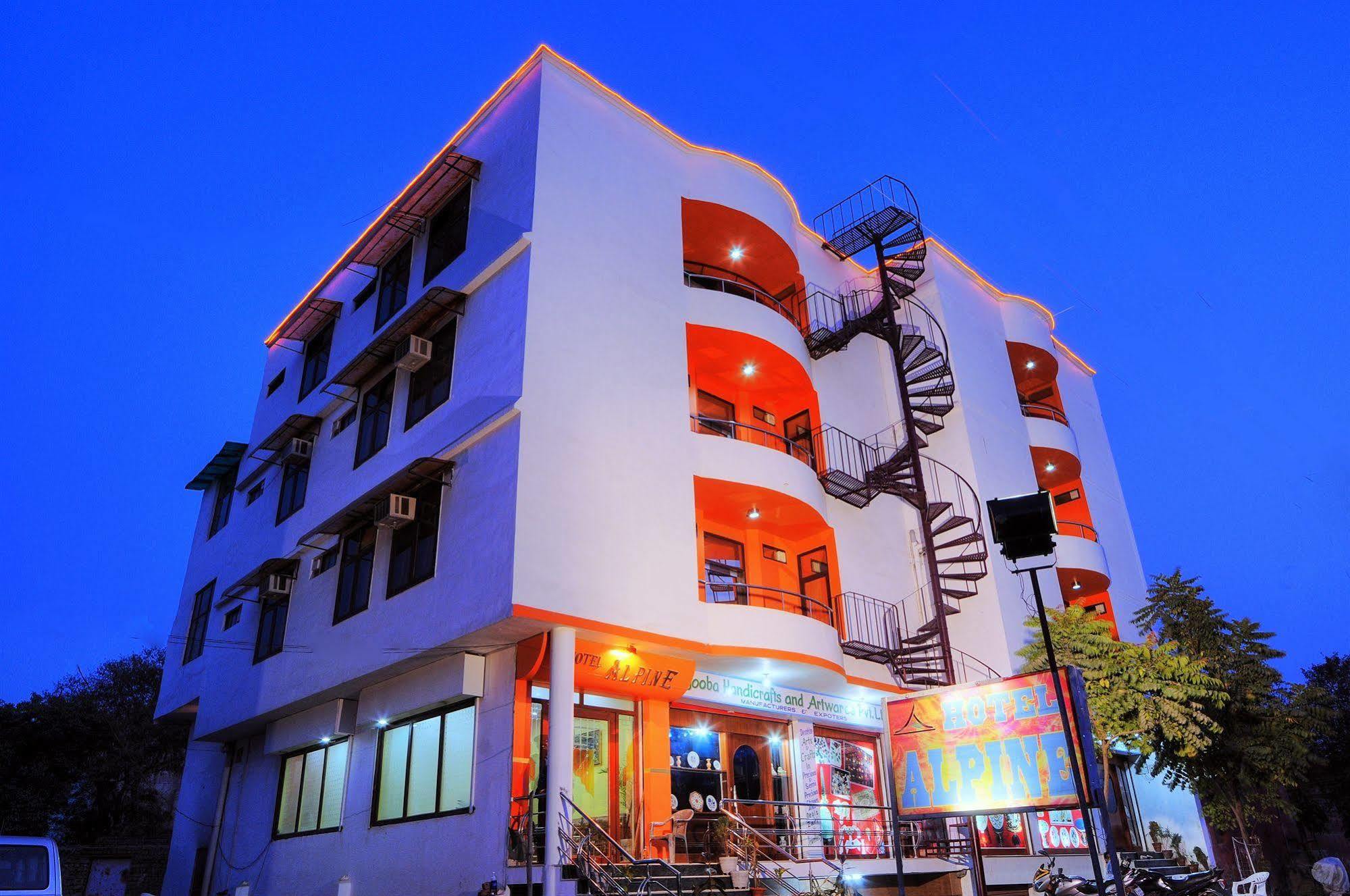 Fabexpress Alpine Hotel Agra  Kültér fotó
