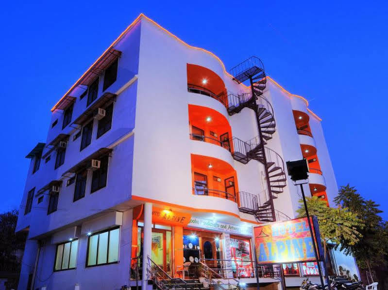 Fabexpress Alpine Hotel Agra  Kültér fotó