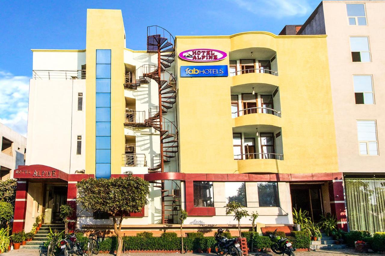 Fabexpress Alpine Hotel Agra  Kültér fotó